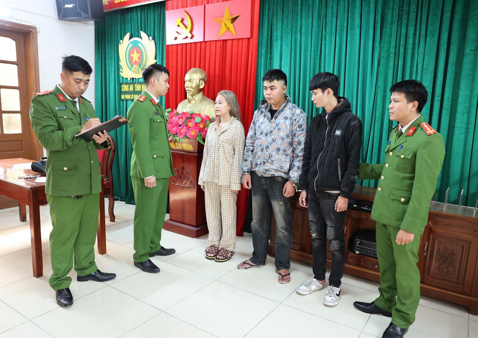 mua bán người 1.jpg