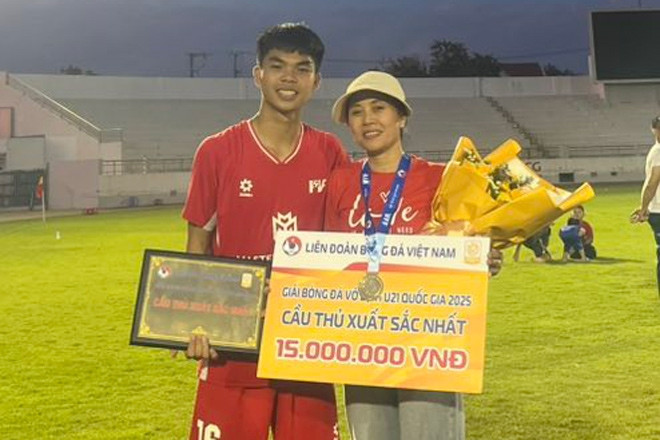 Người mẹ từ Nam ra Bắc rửa bát, bưng bê nuôi giấc mơ cầu thủ của Lê Phát