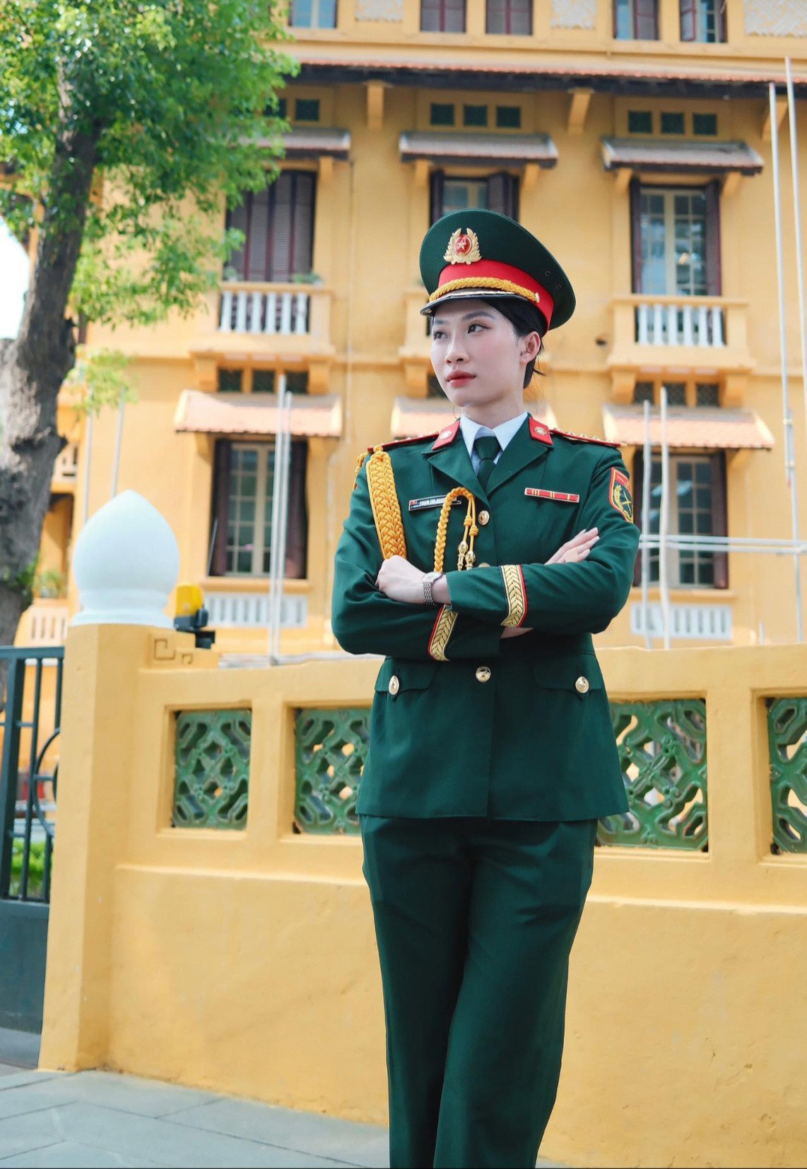 Hoa khôi bóng chuyền Nguyệt Anh được tuyển thủ điền kinh cầu hôn nguyet anh 10.jpg