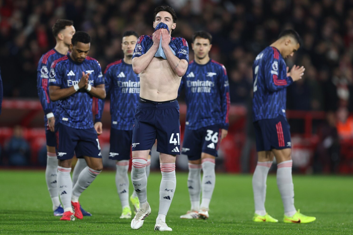 Phung phí cơ hội, Arsenal bị Nottingham Forest níu chân