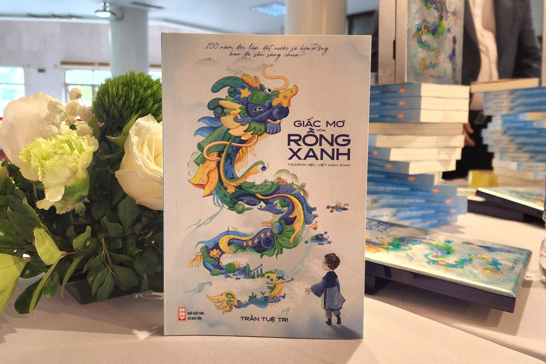 Ra mắt tác phẩm 'Giấc mơ hóa Rồng Xanh'