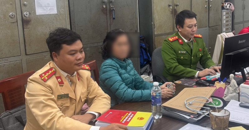 Triệu tập làm việc người phụ nữ cầm loa hô hào đua xe tại hầm Kim Liên