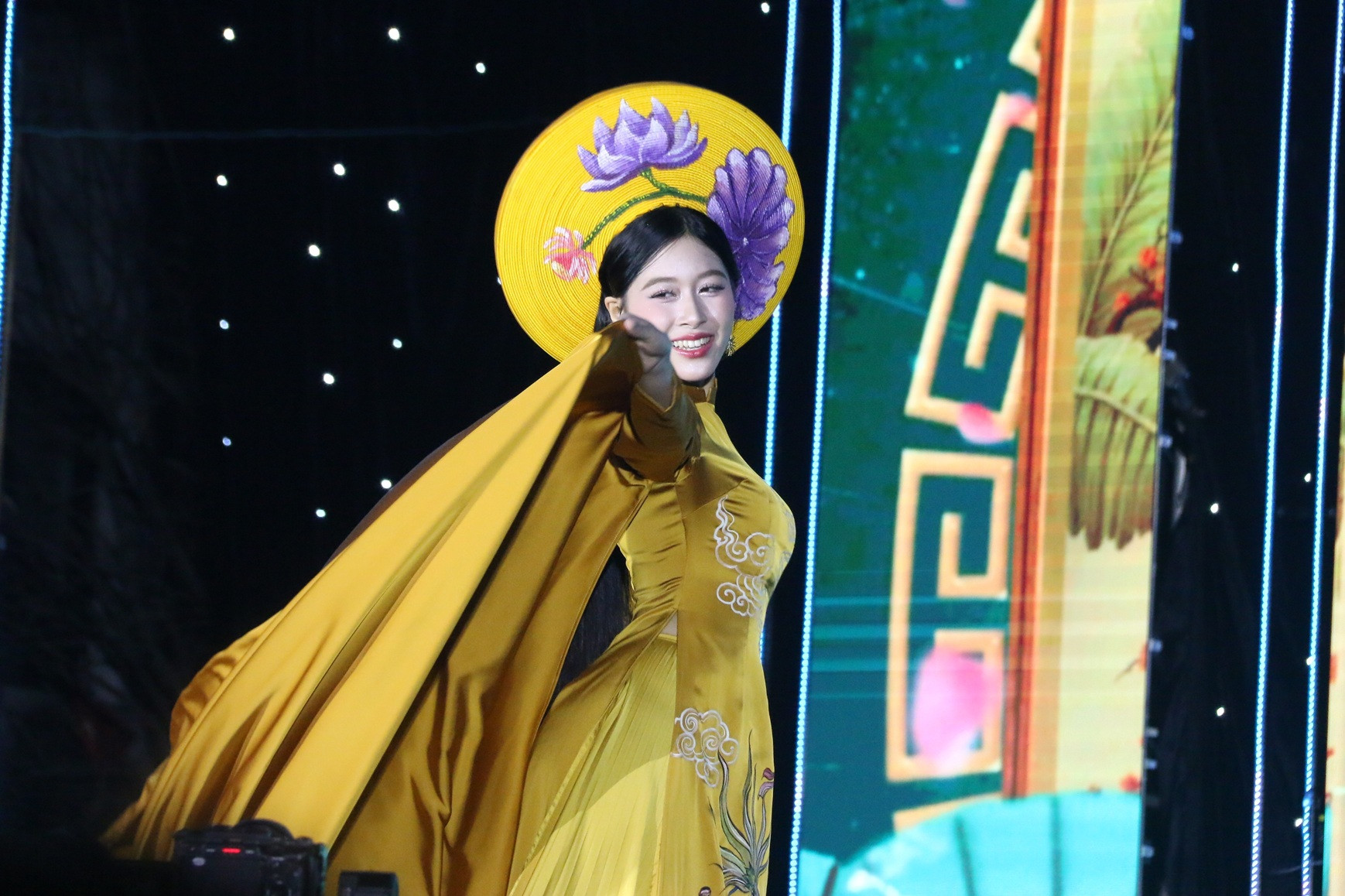 105b duyên dáng ngoại thương.JPG