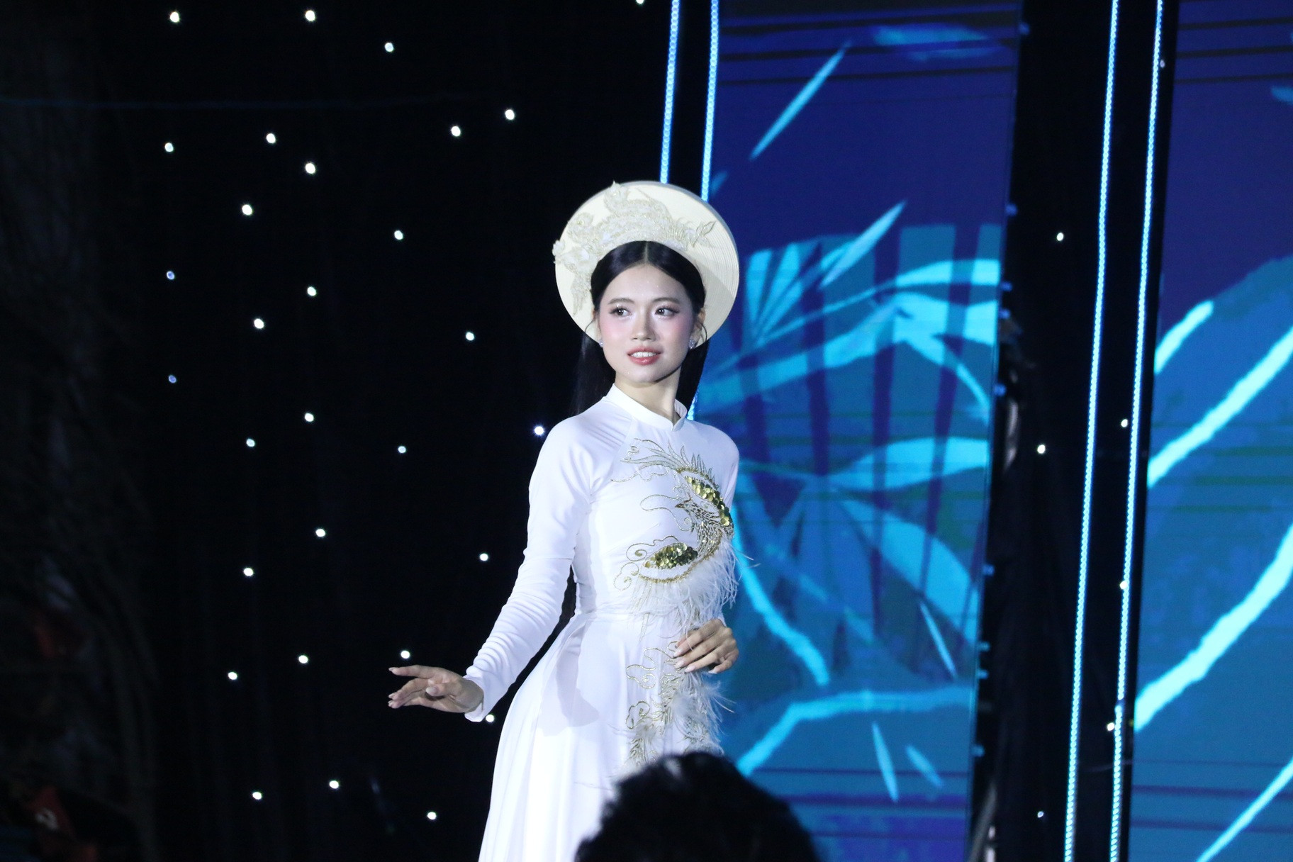 108b duyên dáng ngoại thương.JPG