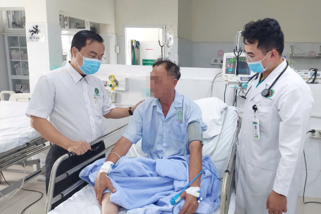 Bác sĩ không chờ có viện phí, cứu nam bảo vệ '3 không' bị nhồi máu cơ tim