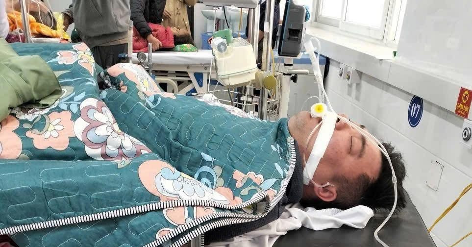 Cha tàn tật lại bị tai biến nguy kịch, 4 đứa trẻ cần sự giúp đỡ