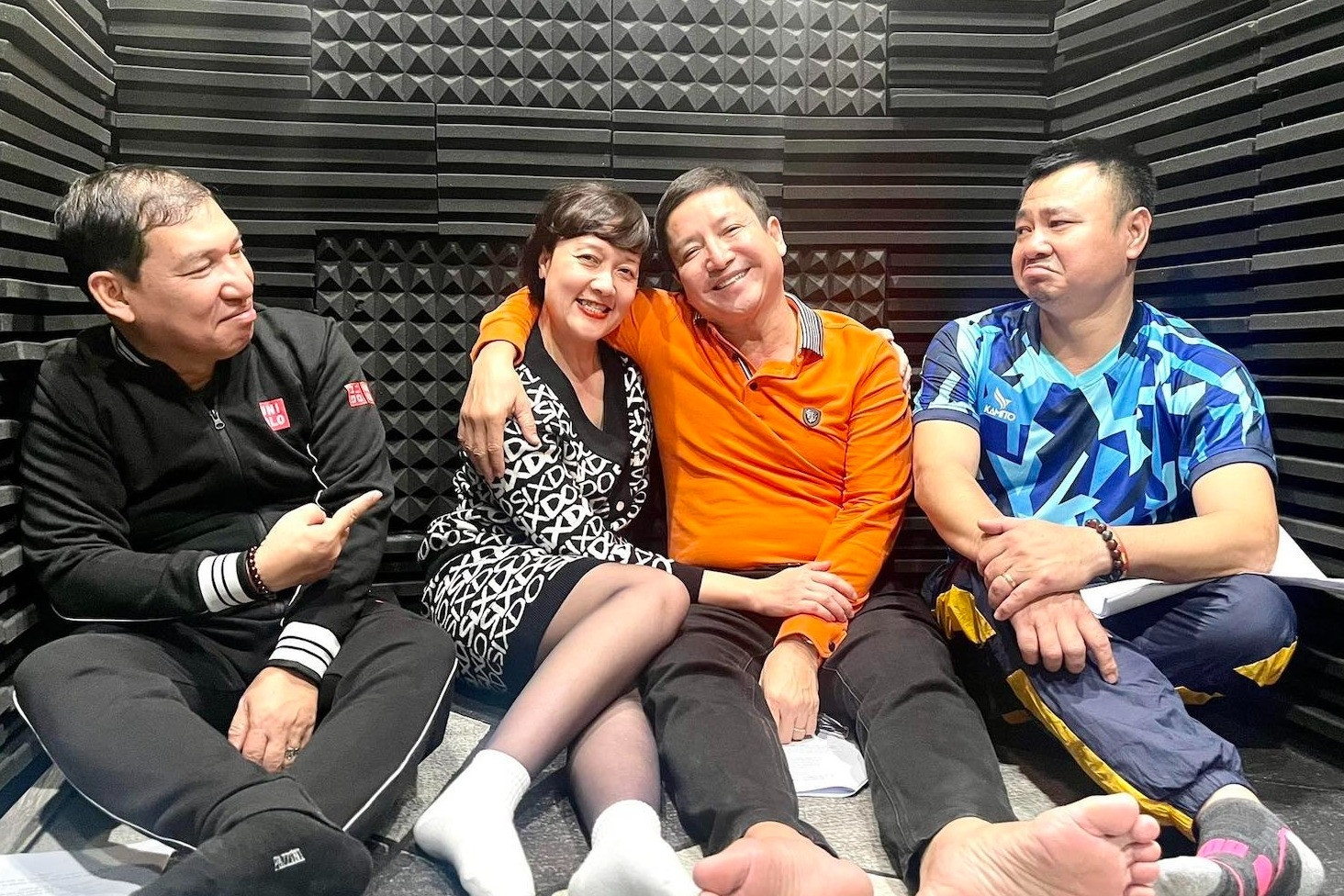 Chí Trung ôm chặt Vân Dung, lộ khoảnh khắc đời thường của Anh Tú - Diệu Nhi