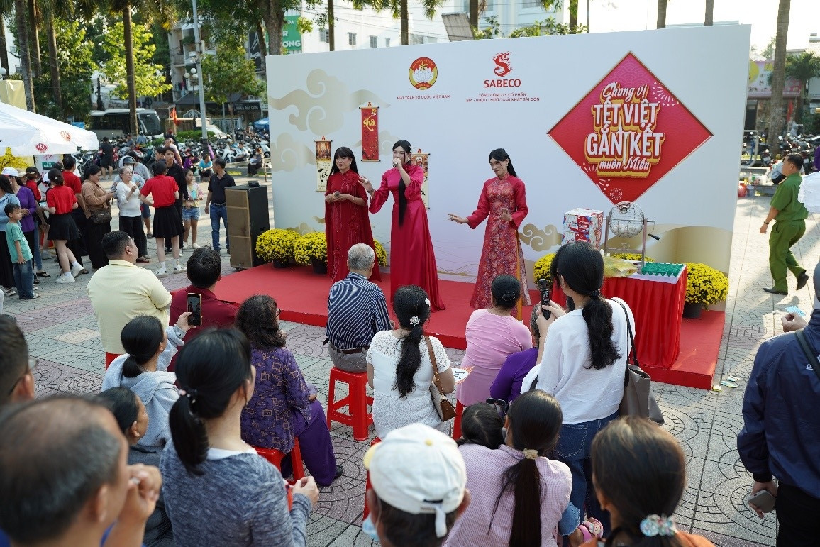Chiến dịch ‘Chung vị Tết Việt - Gắn kết muôn miền” đến Vĩnh Long, Cần Thơ