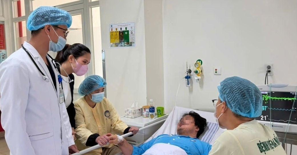 Cứu nam thanh niên ngoại quốc bị sốc tim, suy hô hấp nguy kịch