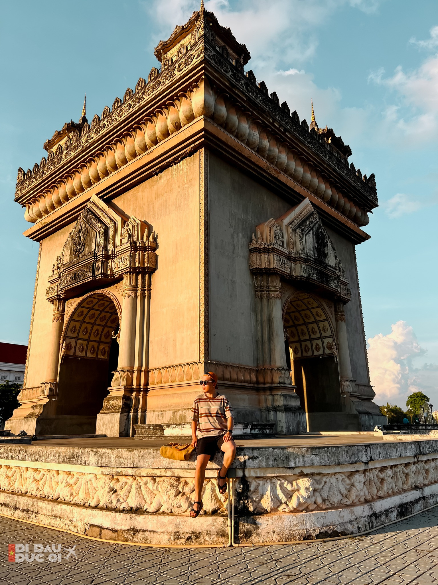 https://static-images.vnncdn.net/vps_images_publish/000001/000003/2026/1/19/du-lich-lao-2137.jpg