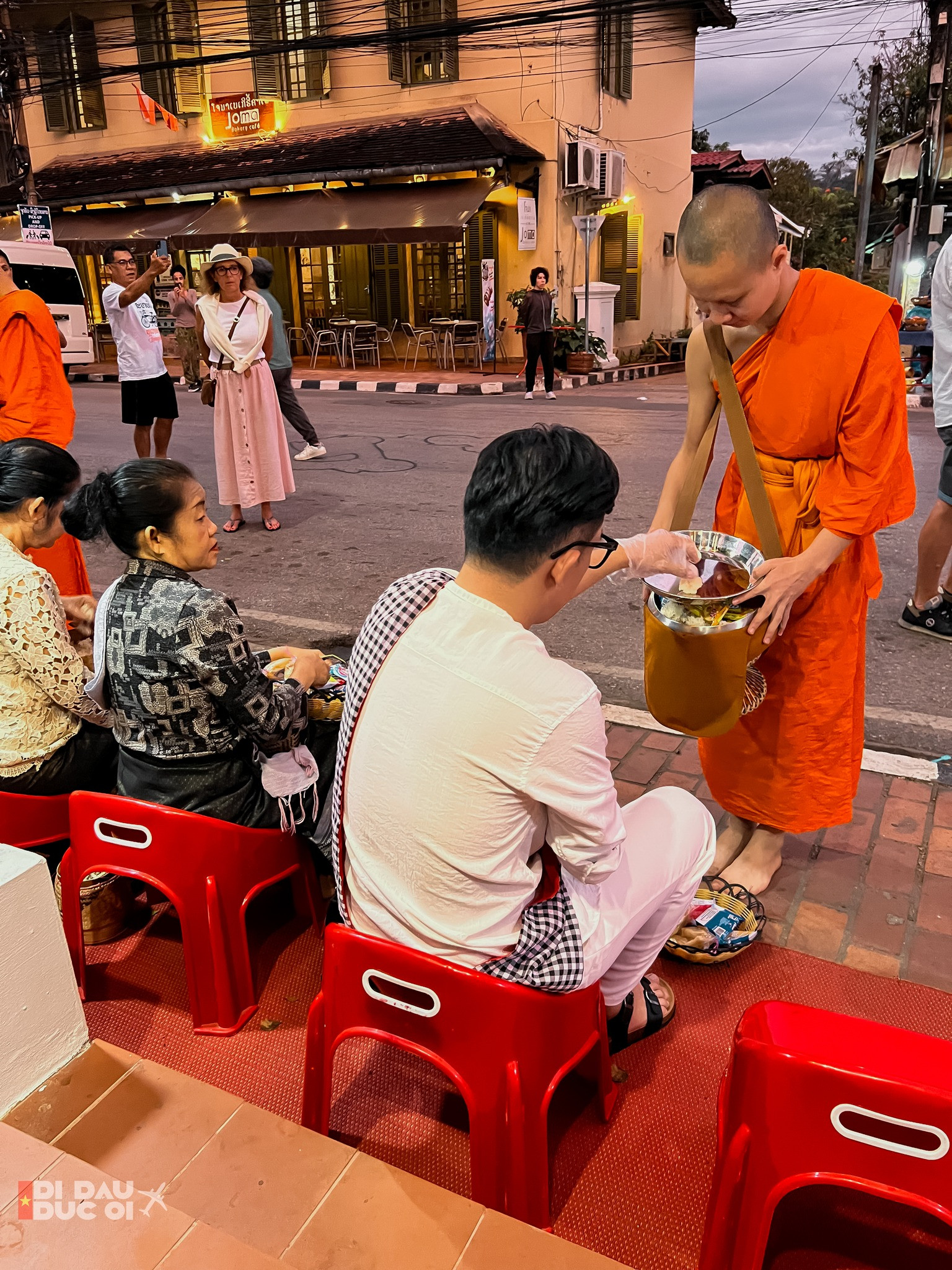 https://static-images.vnncdn.net/vps_images_publish/000001/000003/2026/1/19/du-lich-lao-2140.jpg