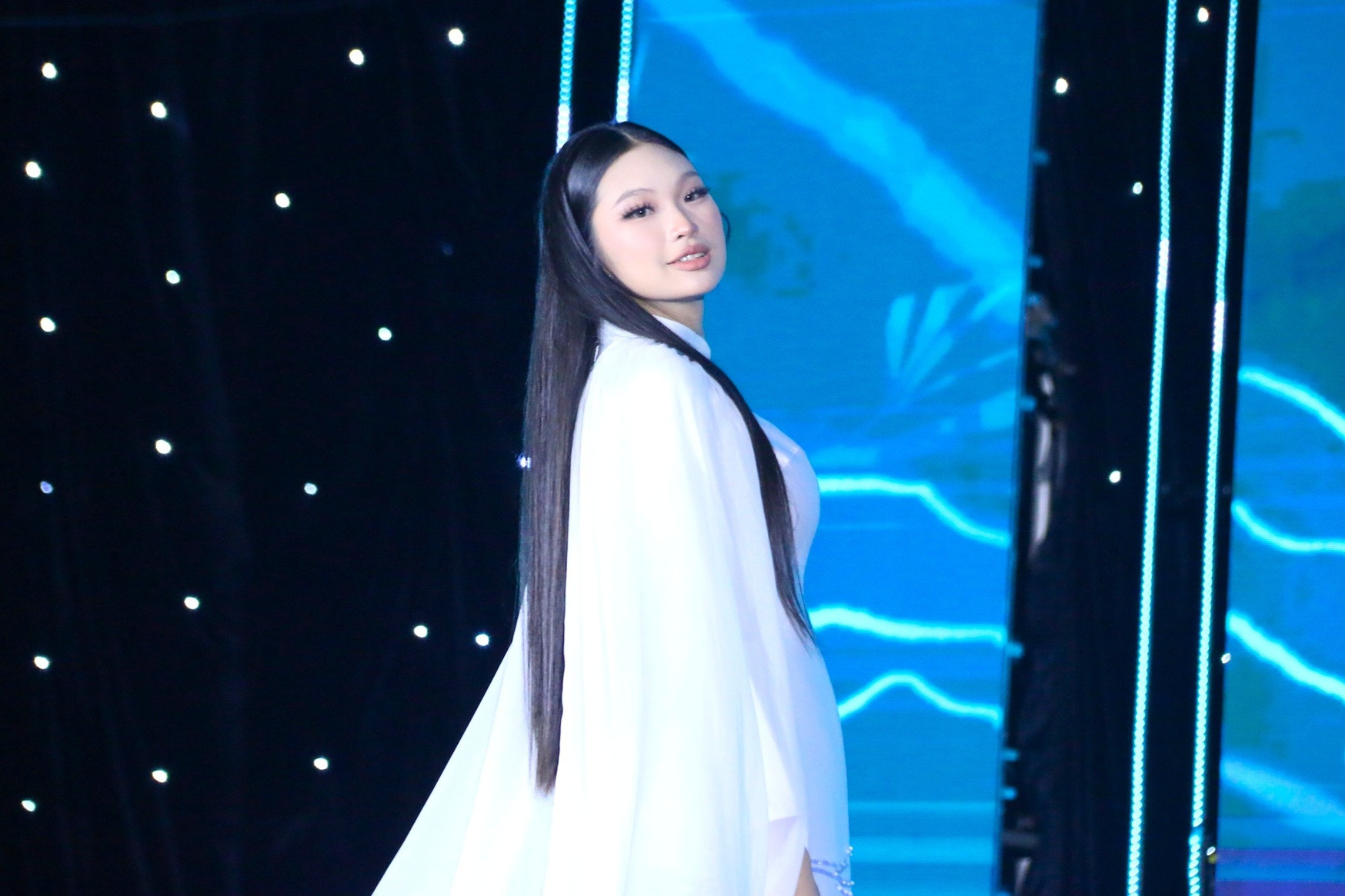 Hoa khôi Duyên dáng Ngoại thương 1.JPG