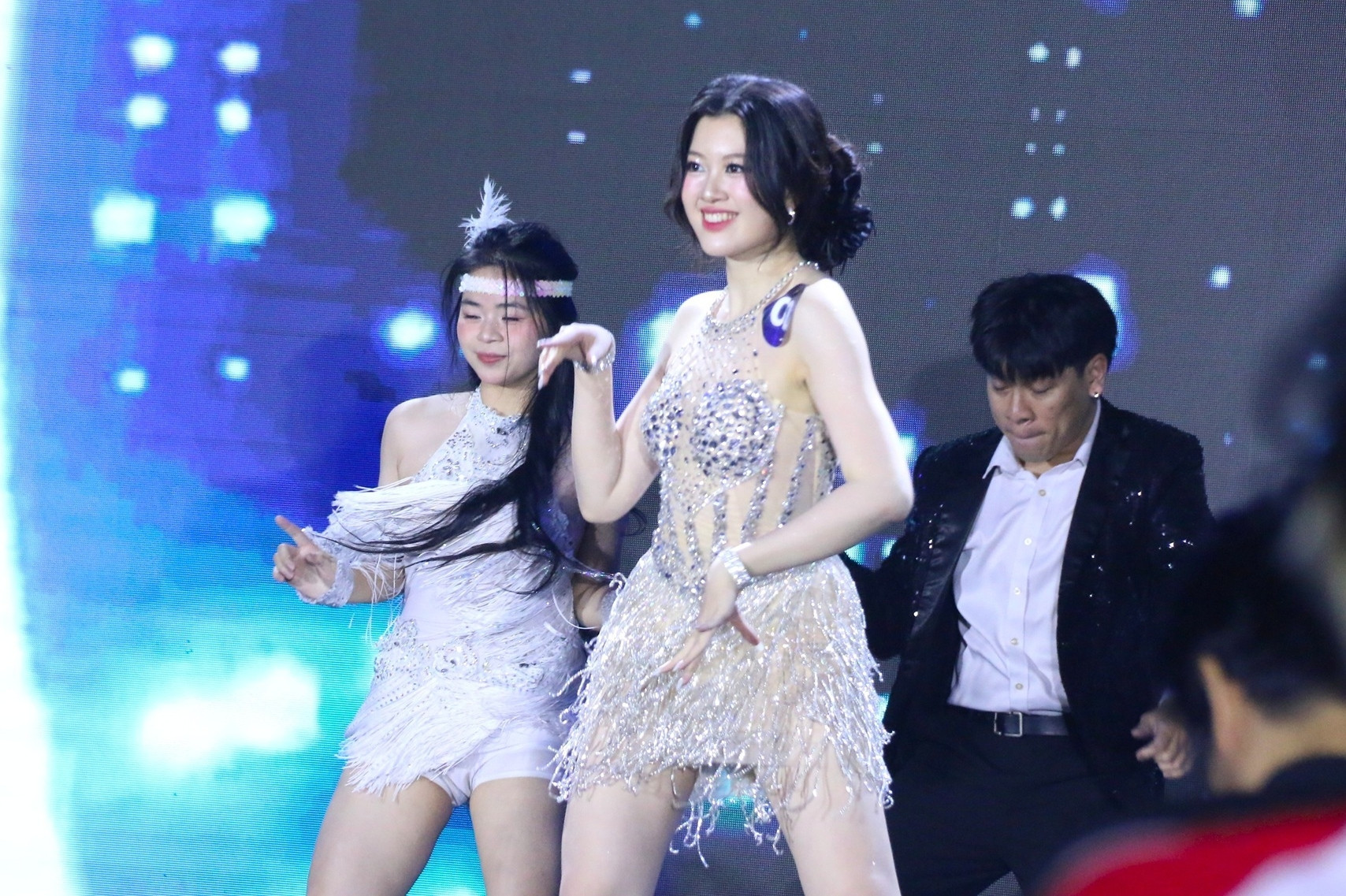 Ngắm nhan sắc xinh đẹp của các nữ sinh thi Hoa khôi Ngoại thương