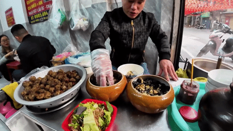 Món ăn nổi tiếng của Hà Nội khiến khách Nhật e dè, sau 10 năm mới thấy ngon Sequence 01_13.mp4