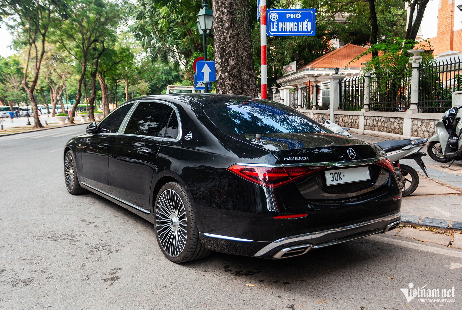 Dàn siêu xe, xe sang hơn trăm tỷ dạo phố Hà Nội, chiếc đắt nhất giá hơn 21 tỷ https://static-images.vnncdn.net/vps_images_publish/000001/000003/2026/1/19/w-sieu-xe-10-1286.jpg