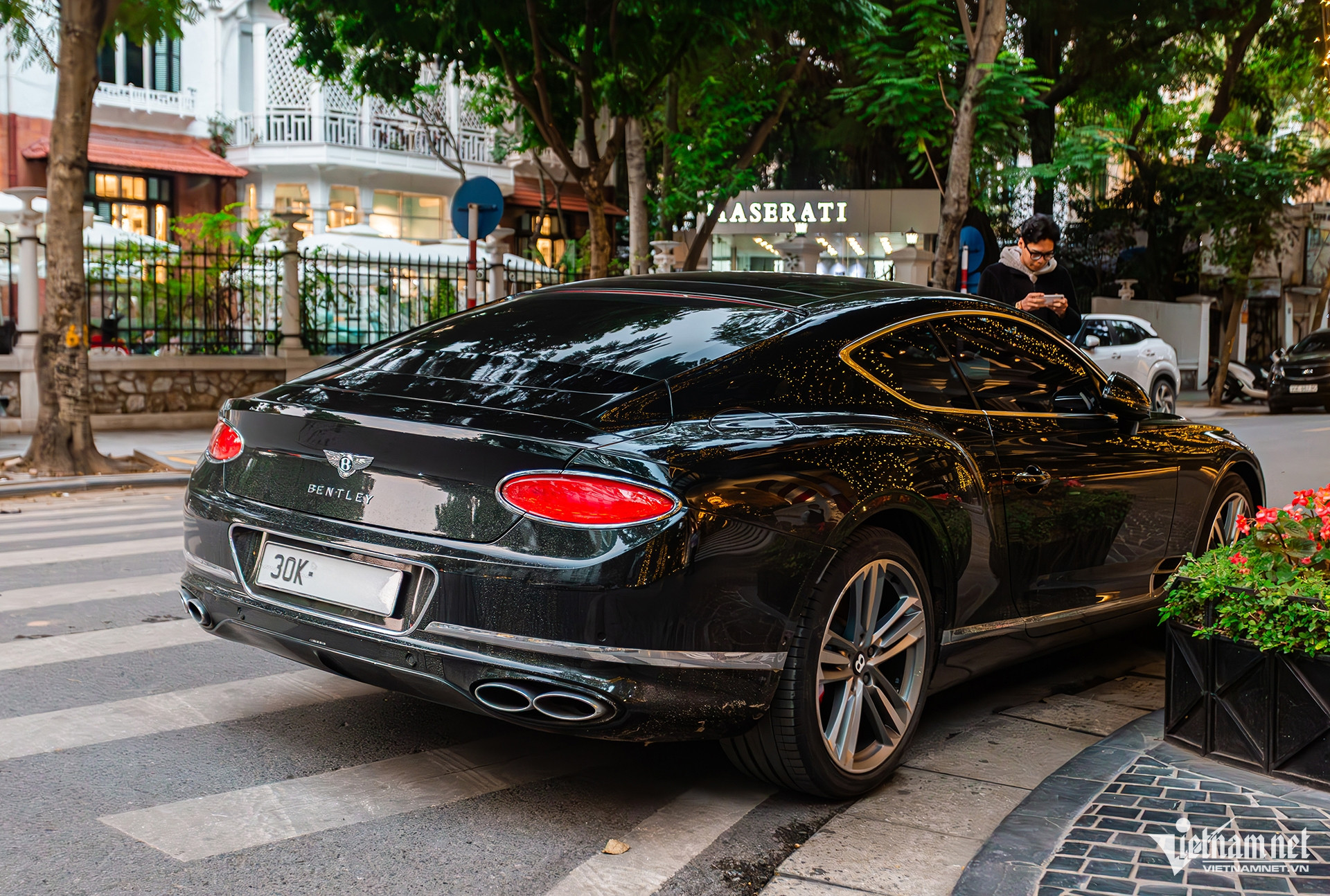 Dàn siêu xe, xe sang hơn trăm tỷ dạo phố Hà Nội, chiếc đắt nhất giá hơn 21 tỷ W-sieu xe 2.JPG.jpg