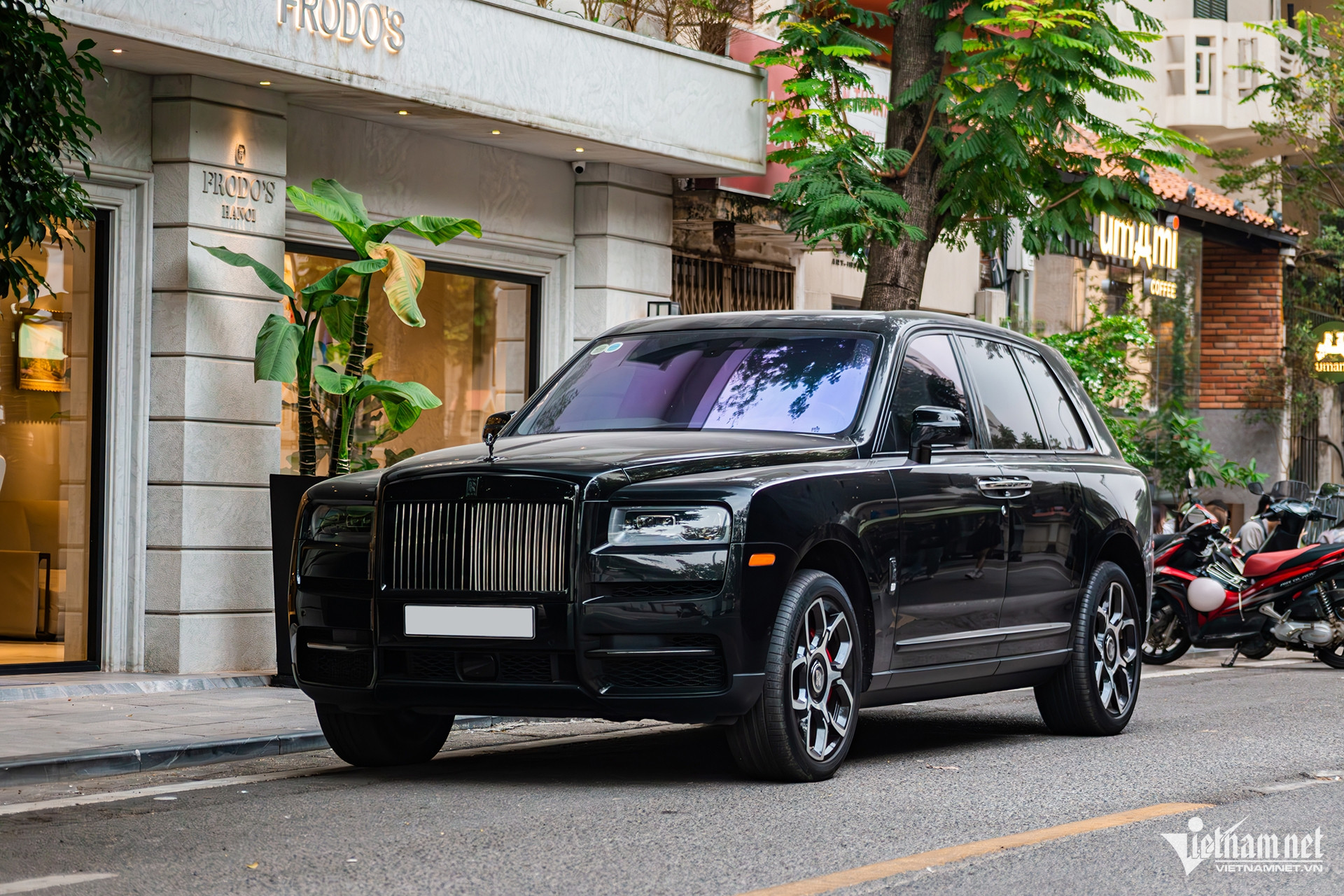 Dàn siêu xe, xe sang hơn trăm tỷ dạo phố Hà Nội, chiếc đắt nhất giá hơn 21 tỷ W-sieu xe 5.jpg