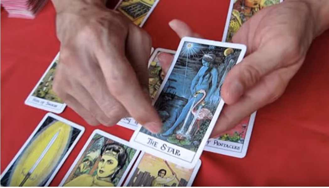 Bói toán. Ảnh: Tasty Thailand