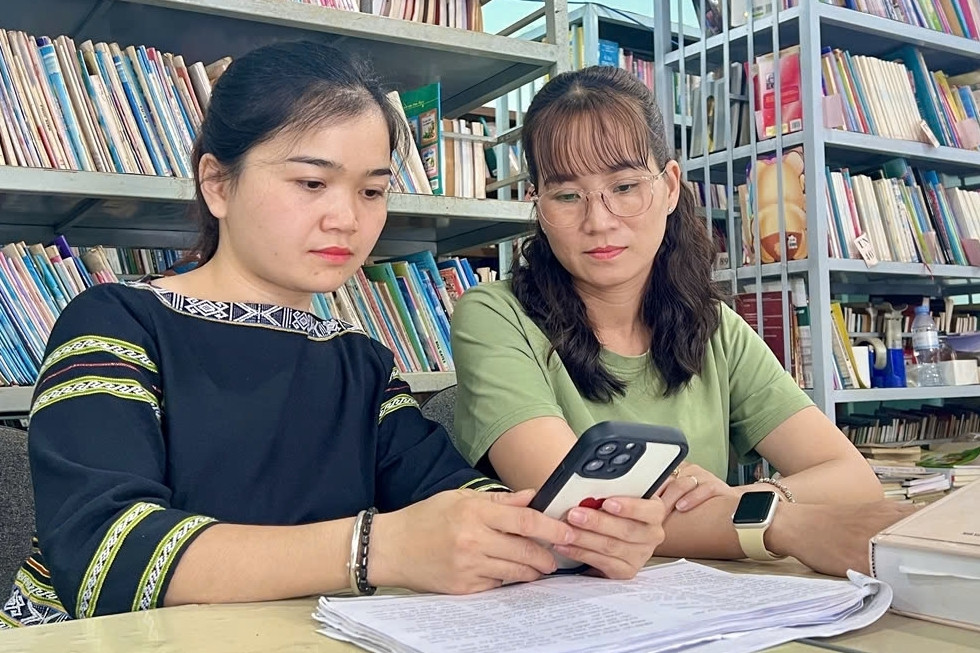 Cô gái Ba Na giữ văn hóa dân tộc bằng từ điển số