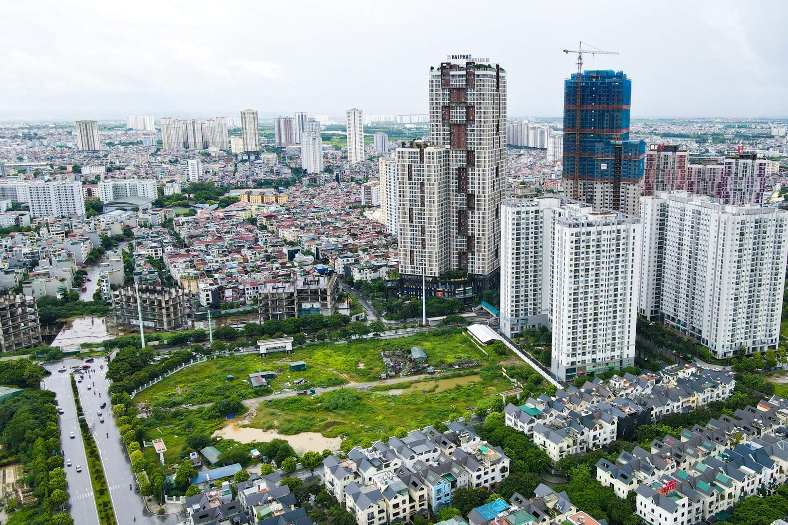 Cổ phiếu bất động sản 2025: Phân hóa mạnh, ông lớn bứt phá