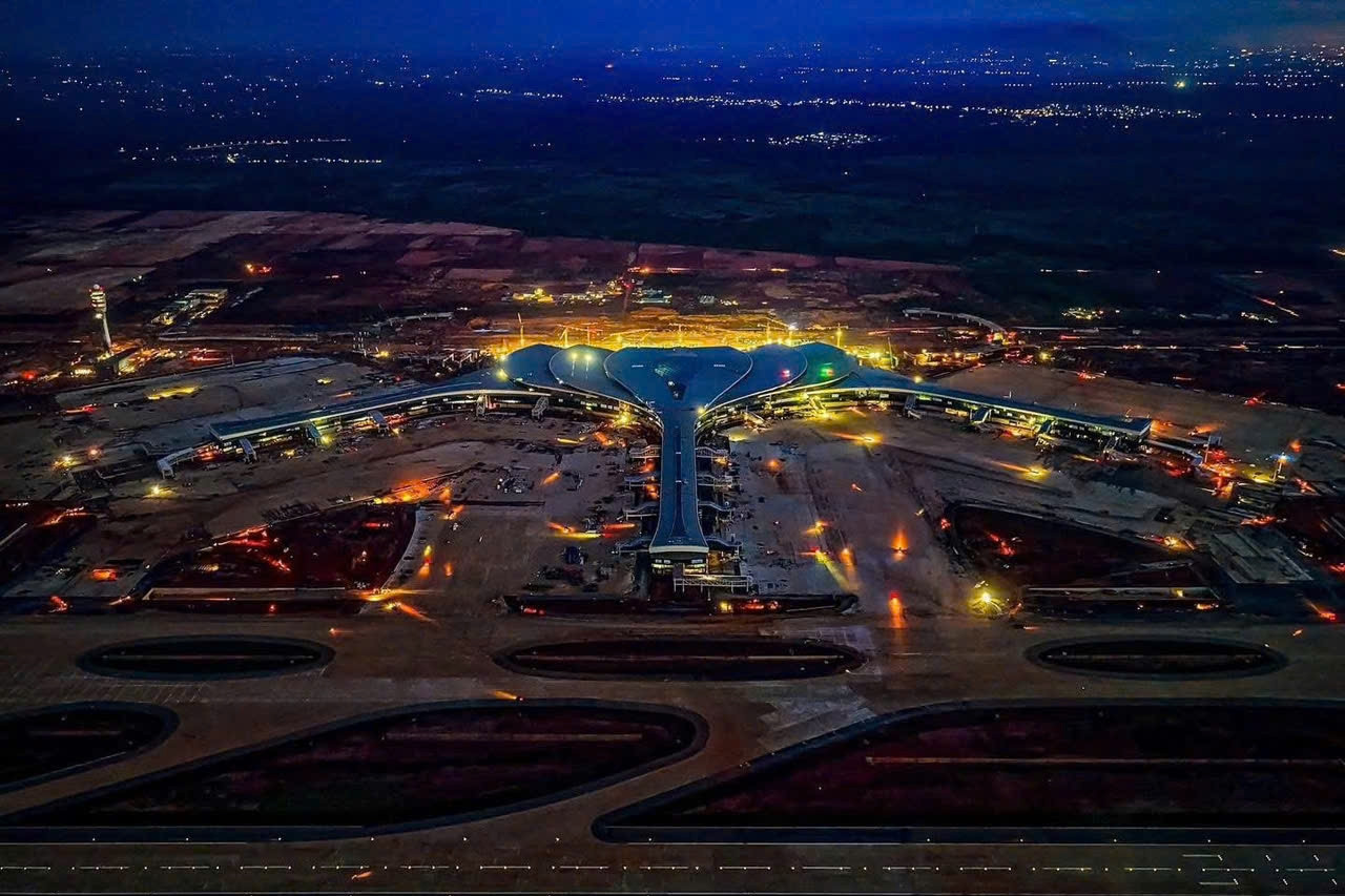 Đầu tư xây dựng lưới điện năm 2025: EVNSPC về đích vượt chỉ tiêu