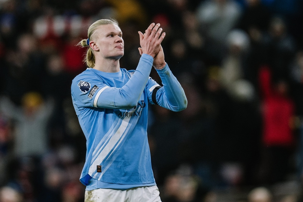 Haaland 'tắt điện', Man City hụt hơi đua vô địch với Arsenal