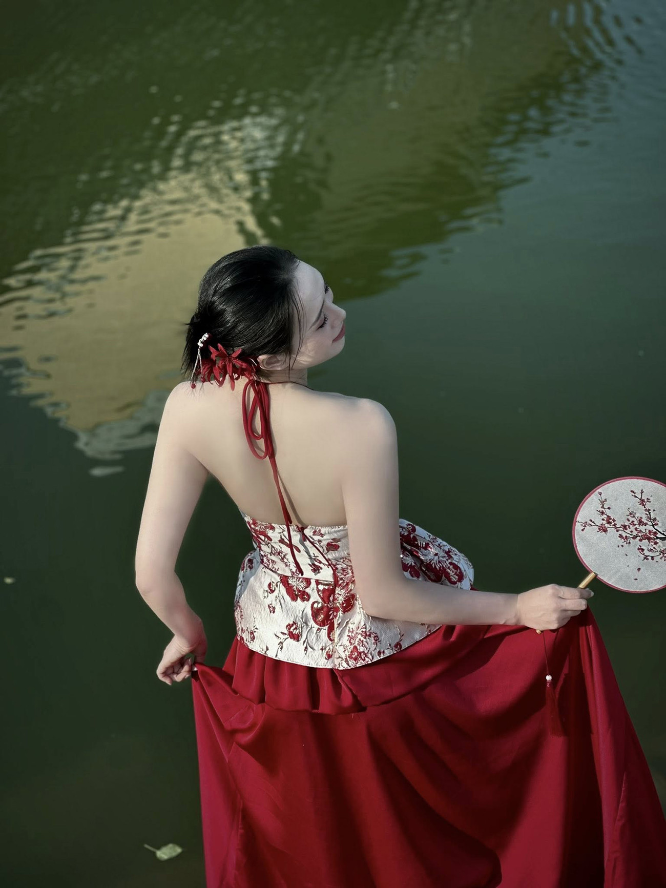 Ngọc nữ bóng chuyền Việt Nam 'thả thính', khoe bờ vai thon hoang thao 2.jpg