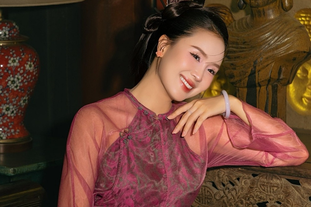 Hồng Diễm dịu dàng, hoa hậu Diệu Hoa tự hào về con gái vừa trúng tuyển vào Apple