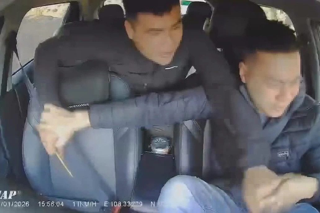 Làm rõ vụ tài xế taxi bị hành khách dùng vật nhọn tấn công