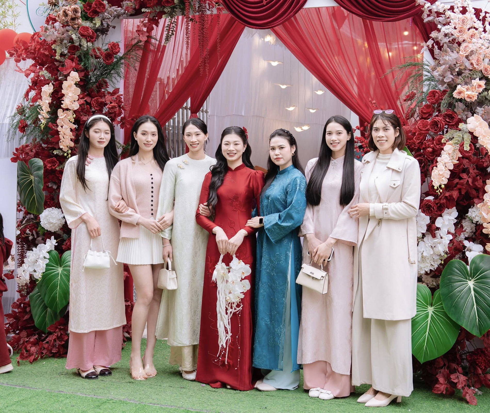 Hoa khôi bóng chuyền Nguyệt Anh sắp kết duyên với tuyển thủ điền kinh nguyet anh 5.jpg