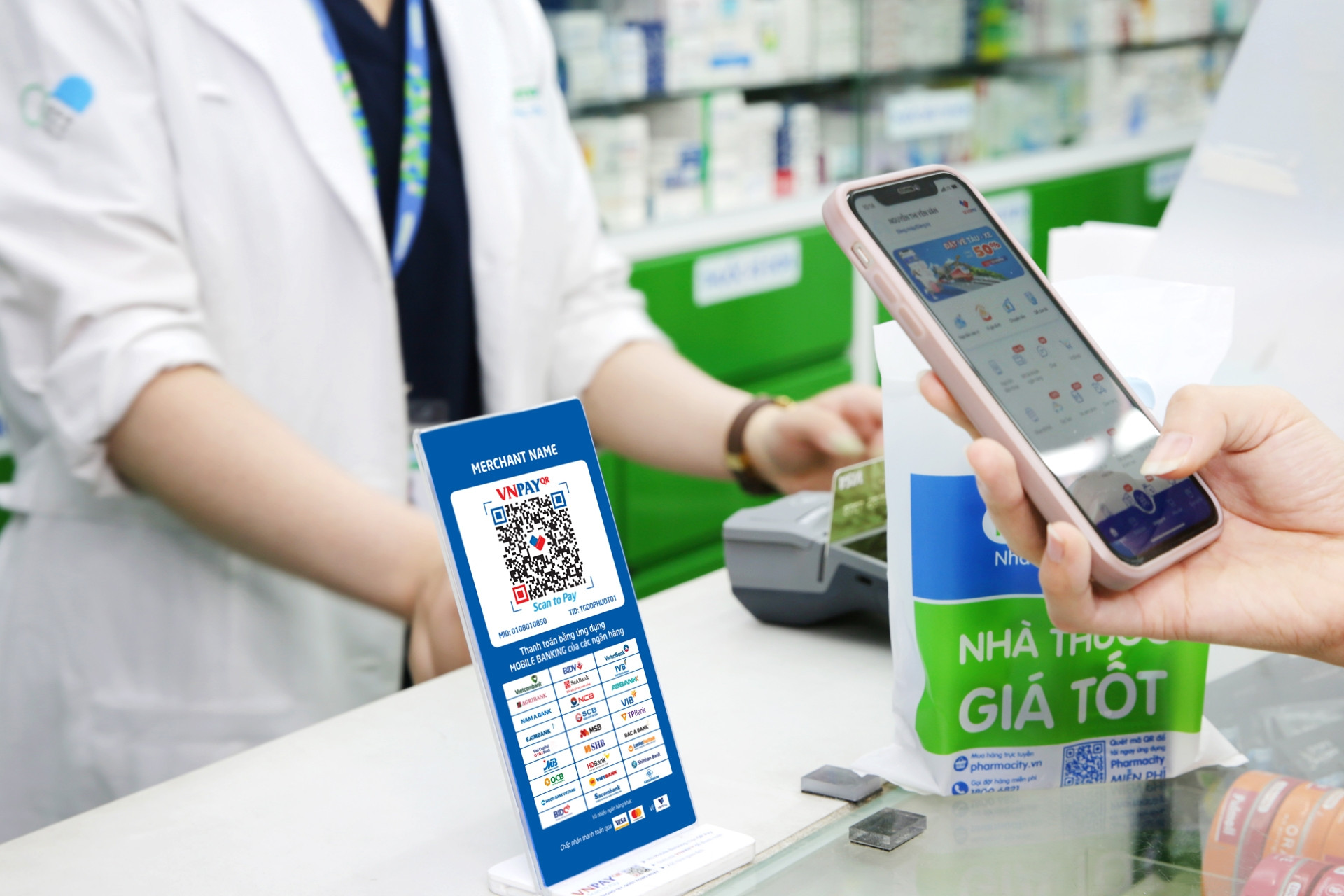 Những vướng mắc, hạn chế trong phát triển thanh toán không dùng tiền mặt