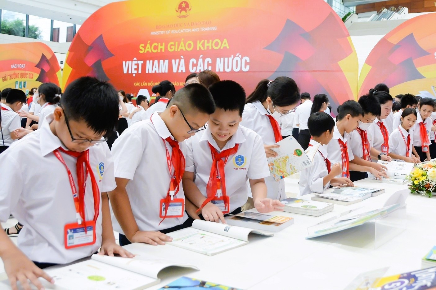 sach giao khoa moi 1.jpg