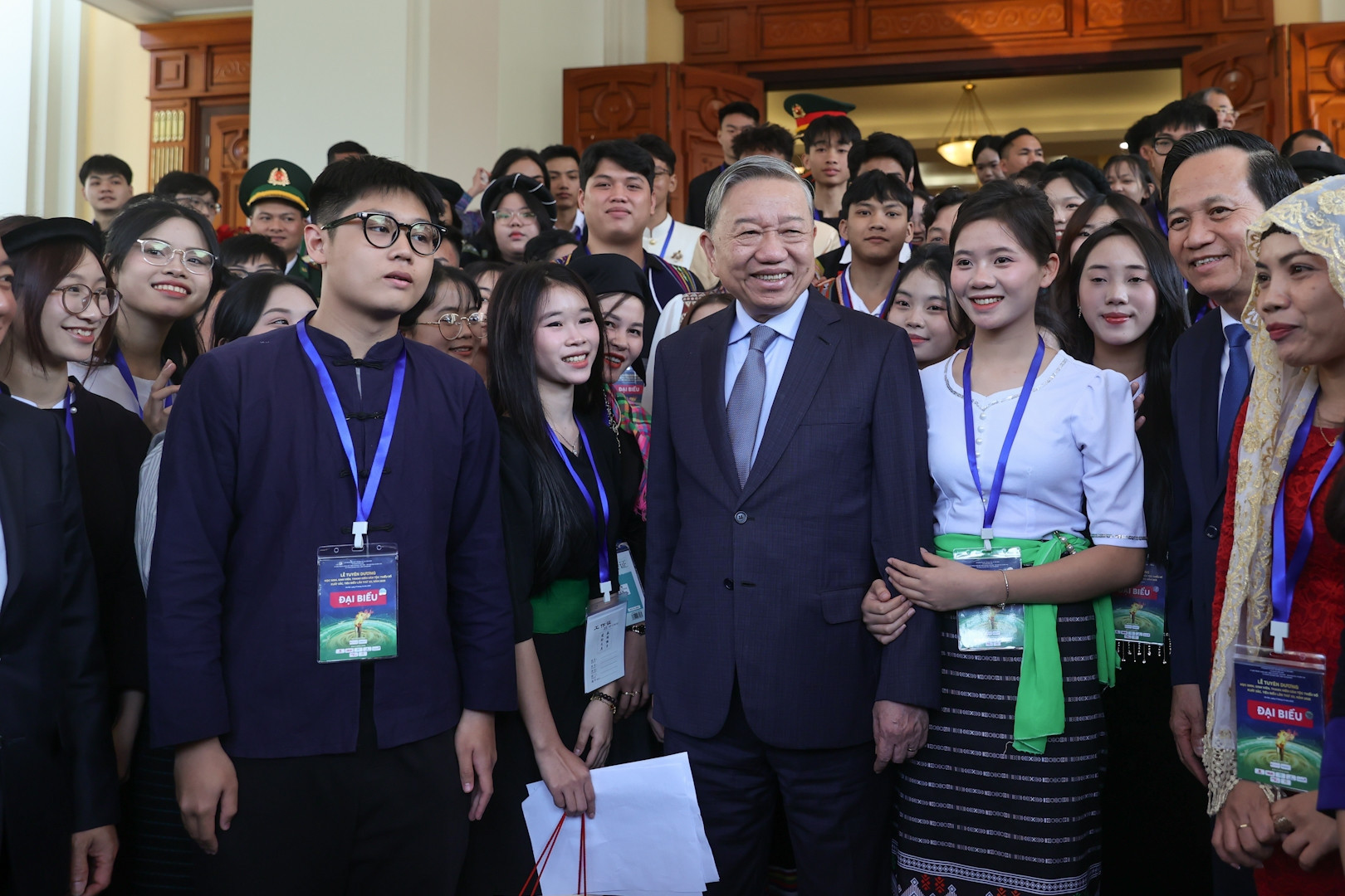 Tổng Bí thư: Nghiên cứu cấp học bổng đào tạo ở nước ngoài cho học sinh, sinh viên DTTS xuất sắc