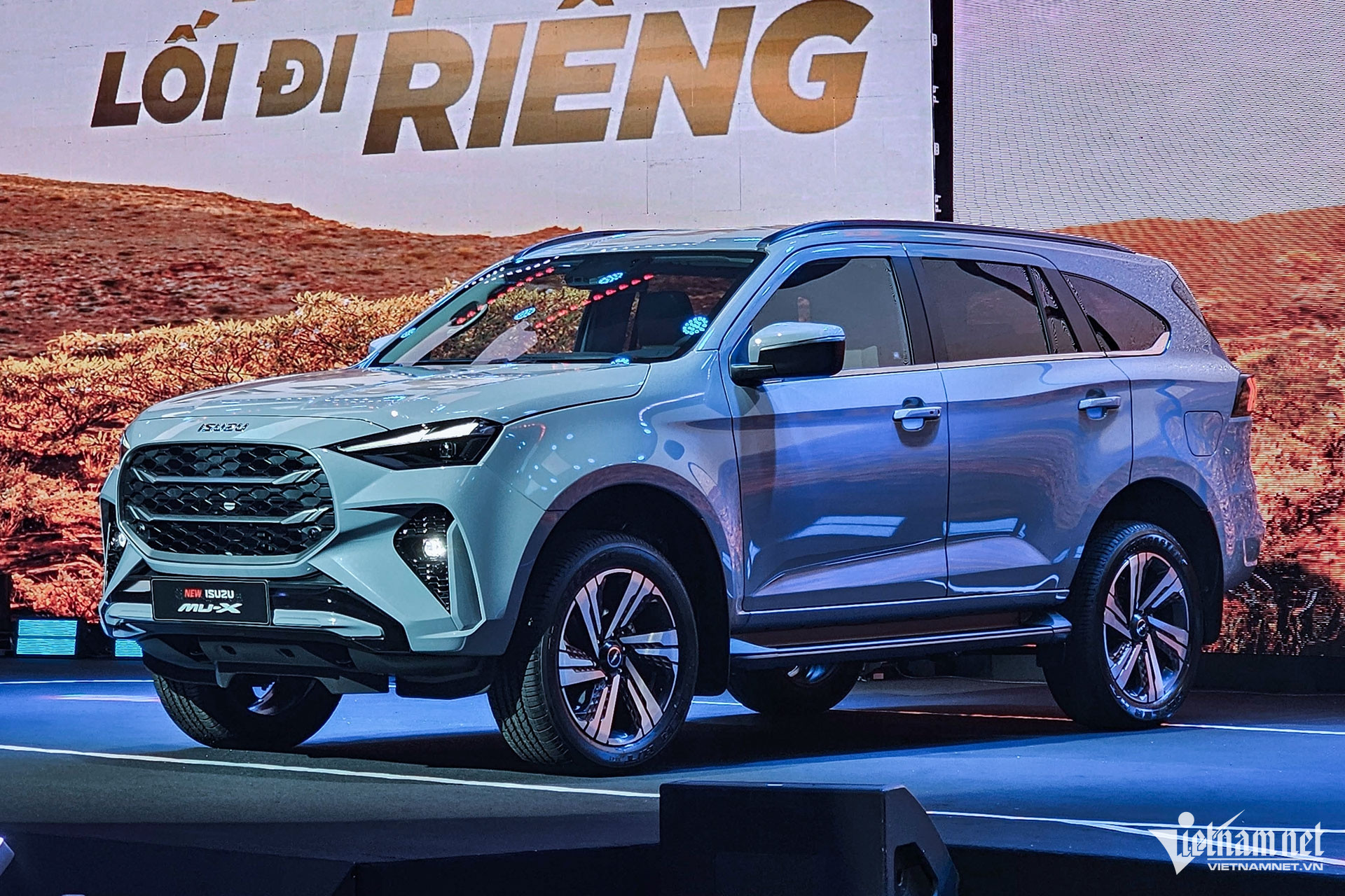 W-Isuzu Mu X 2025 (1).jpg