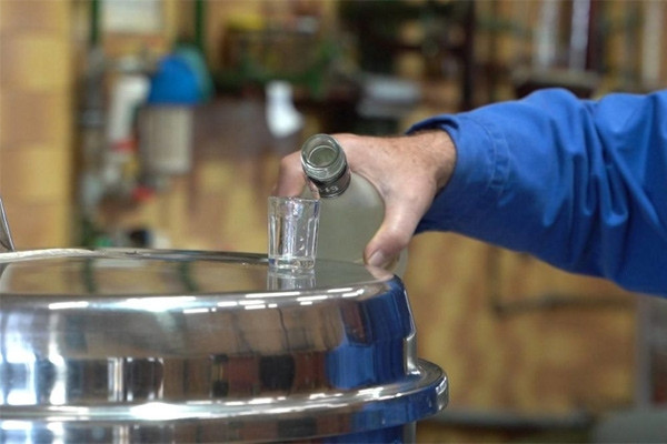 Bàn chân biến dạng, sùi u nham nhở vì thức uống triệu đàn ông dùng