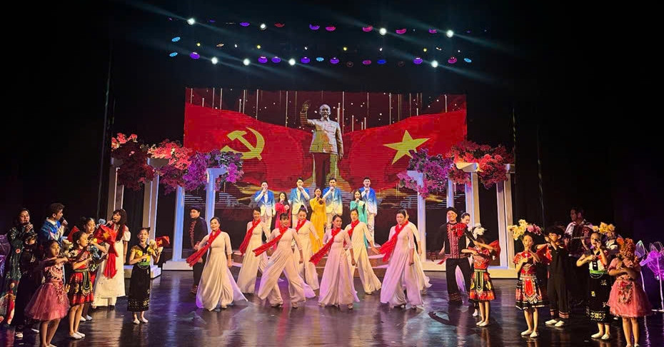 Chuỗi chương trình nghệ thuật chuyên nghiệp chào mừng Đại hội XIV của Đảng