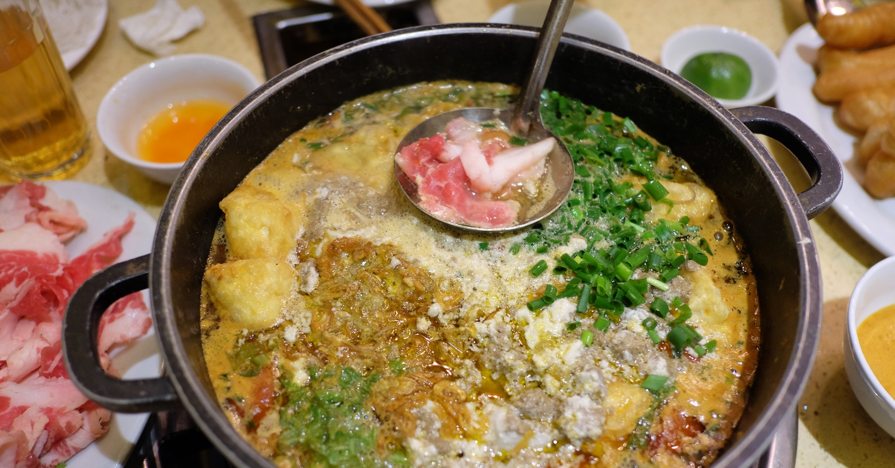 Một thói quen phổ biến sau khi ăn lẩu tiềm ẩn nguy cơ ngộ độc