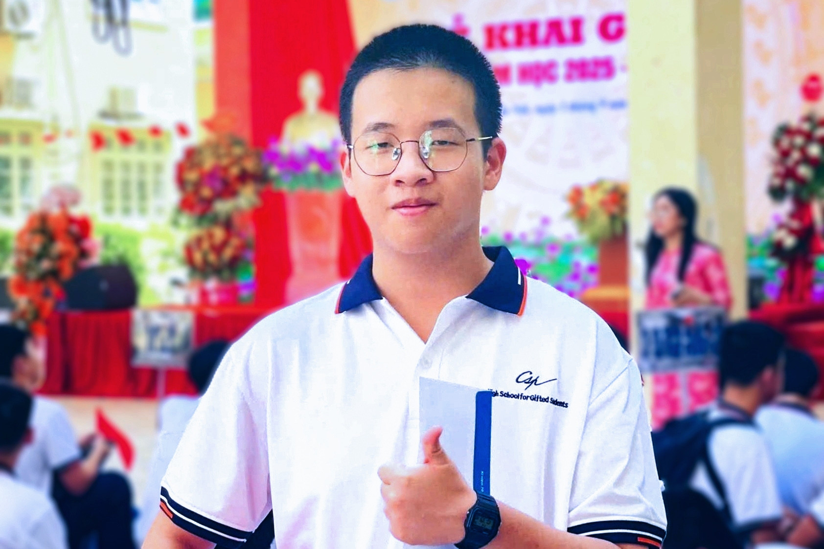 Nam sinh lớp 10 giành giải nhất Toán quốc gia, từng là thủ khoa 2 trường chuyên