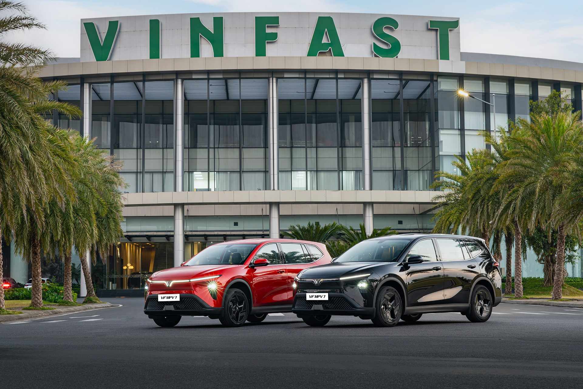 VinFast ra mắt VF MPV 7 - ô tô điện 7 chỗ đa dụng cho gia đình Việt