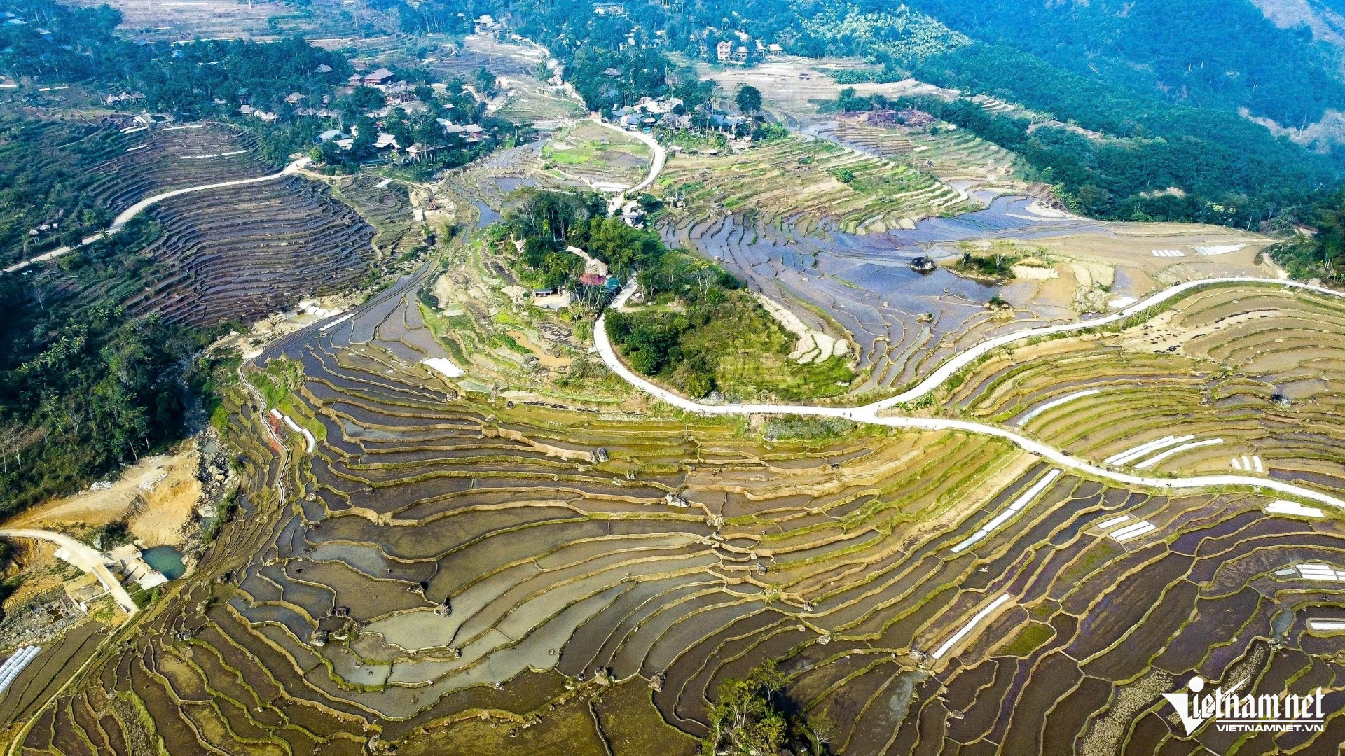 Ruộng bậc thang Pù Luông mùa đổ nước