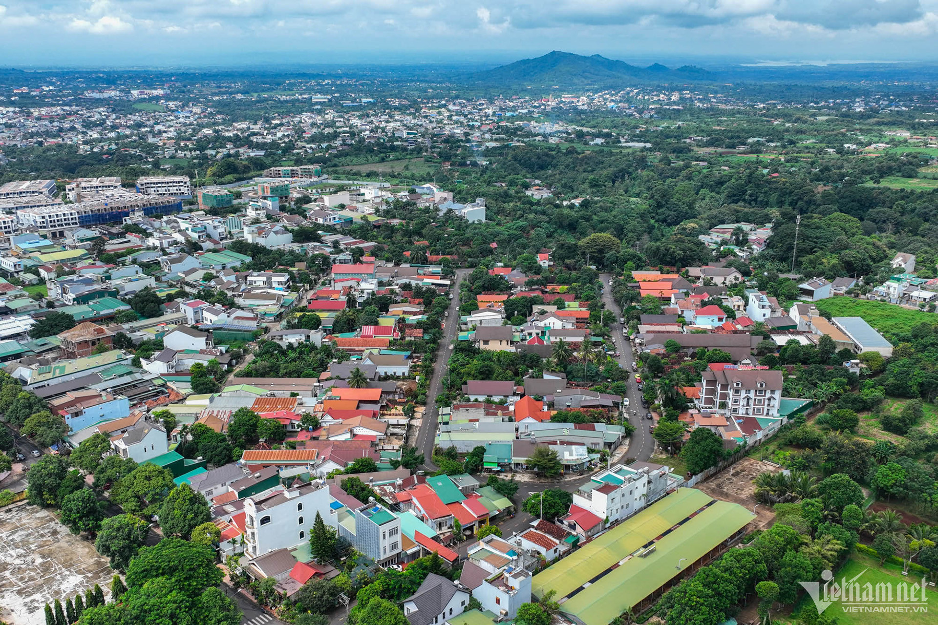 w hue nguyen 8 1 1227.jpg