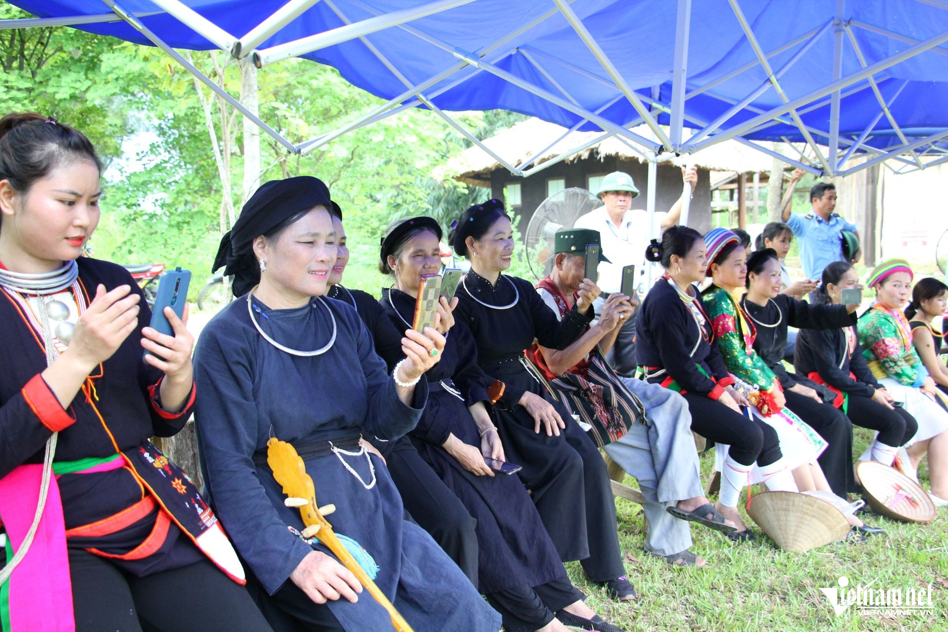 W-số điện thoại hỗ trợ.JPG.jpg