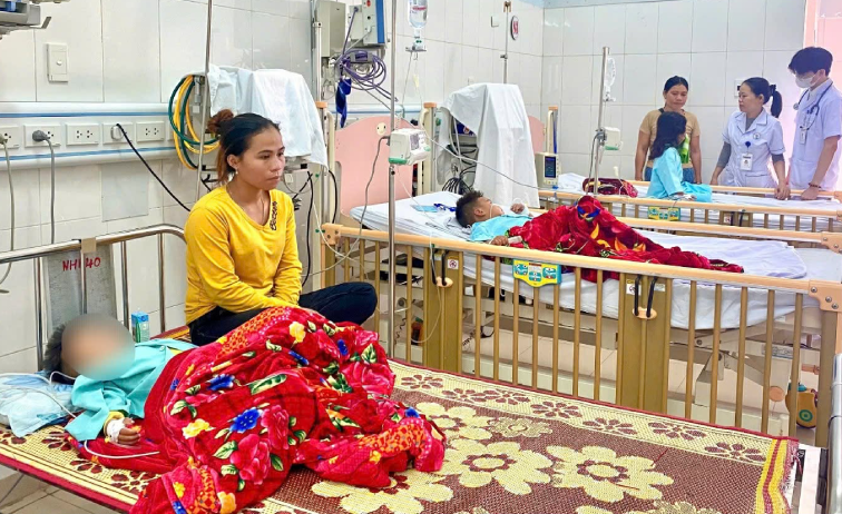 Cấp cứu 3 trẻ nhỏ nghi ngộ độc thuốc an thần ba benh nhi.png