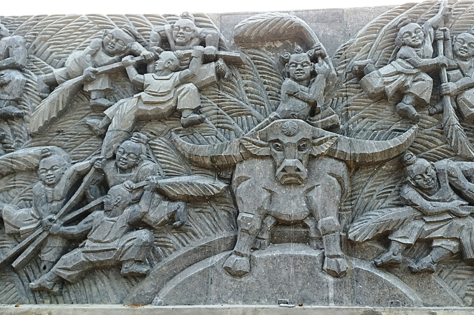 Bức tranh ‘Cờ lau tập trận’ bằng đá nặng hàng nghìn tấn ở Ninh Bình