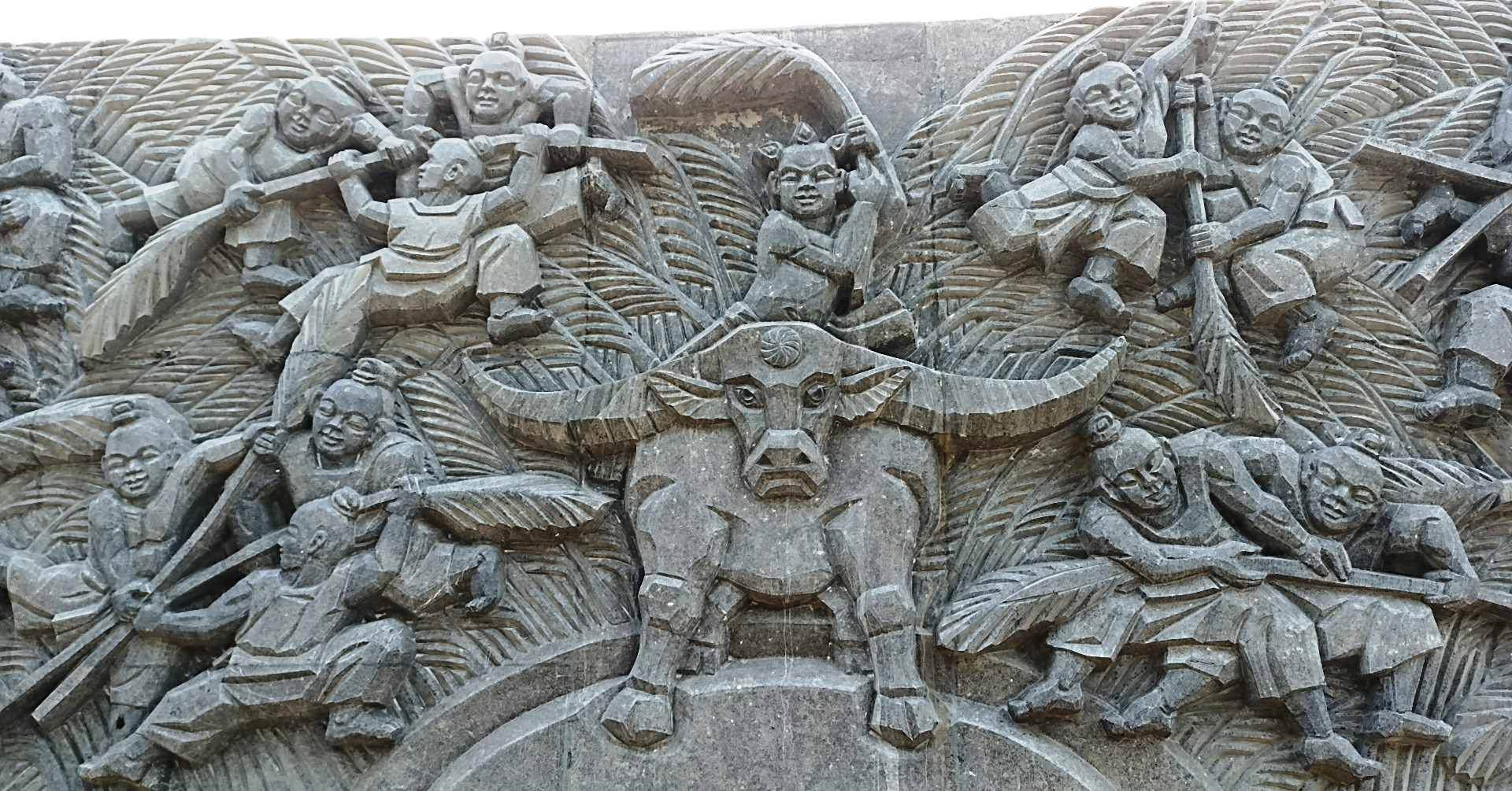 Bức tranh ‘Cờ lau tập trận’ bằng đá nặng hàng nghìn tấn ở Ninh Bình