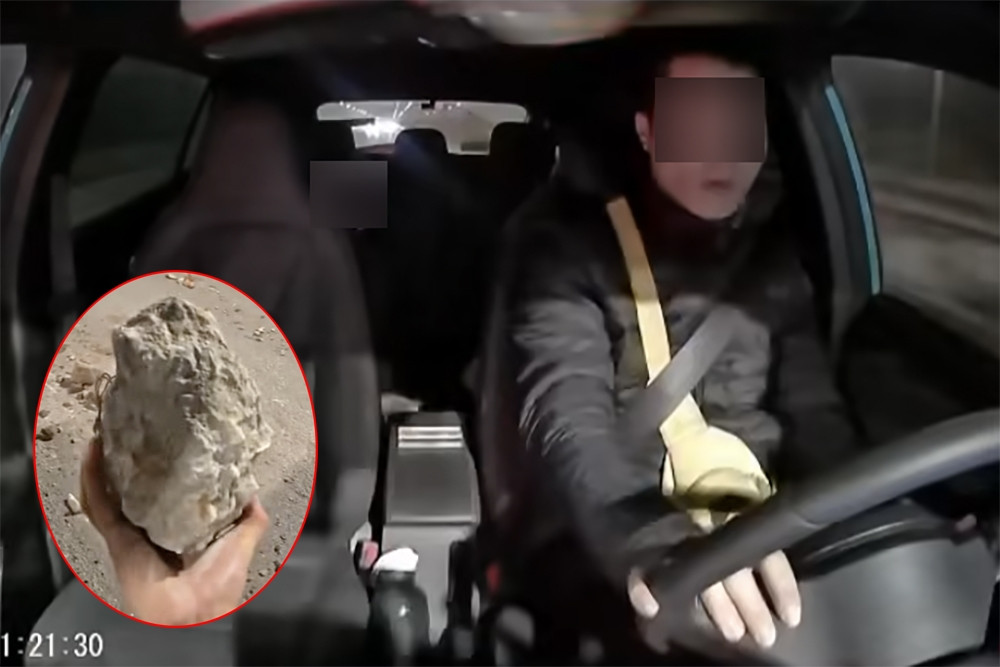 Clip 1,3 triệu lượt xem ghi cảnh gạch đá rơi trên đường Hà Nội, công an vào cuộc