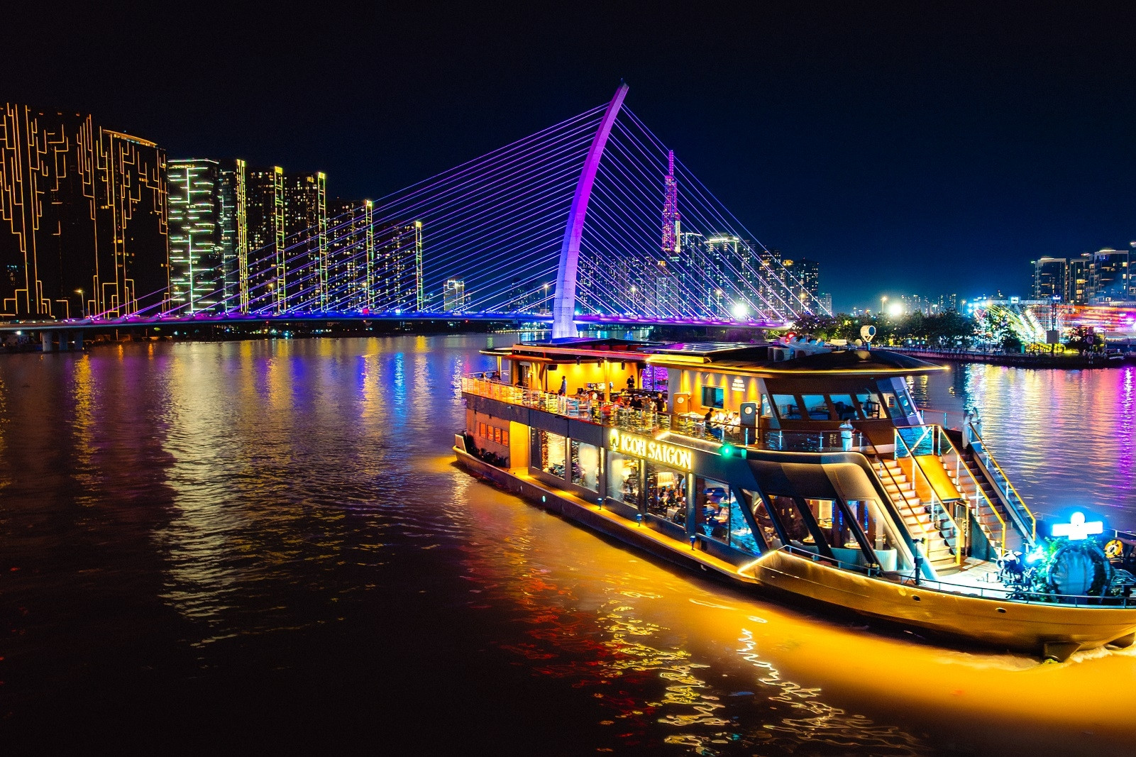 Du thuyền ICON Saigon Cruise - trải nghiệm đẳng cấp giữa lòng TP.HCM