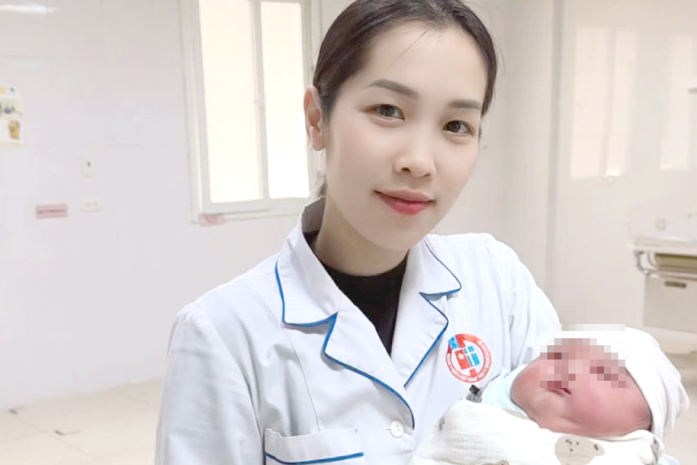 Ê-kíp y bác sĩ bất ngờ với bé sơ sinh nặng 5,1kg