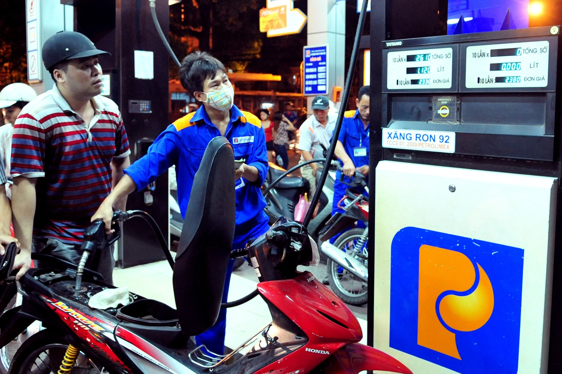 Giá xăng ngày mai có thể đảo chiều đi xuống