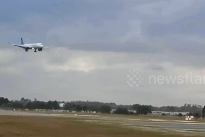 Máy bay Airbus A321 rụng bánh sau cú tiếp đất mạnh trên đường băng